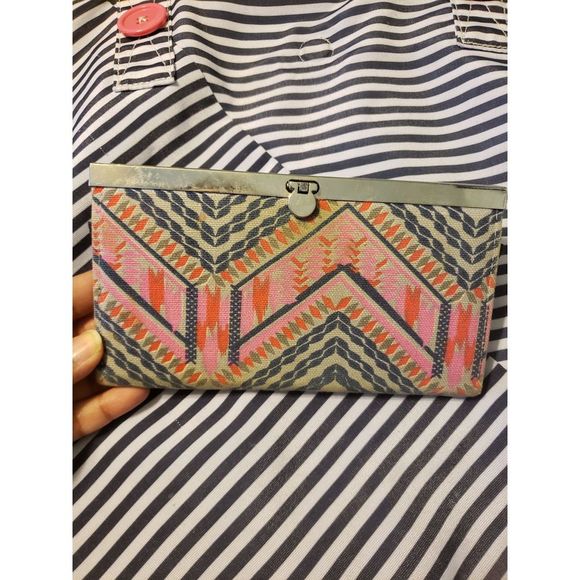 Tote and matching wallet - Picture 8 of 8